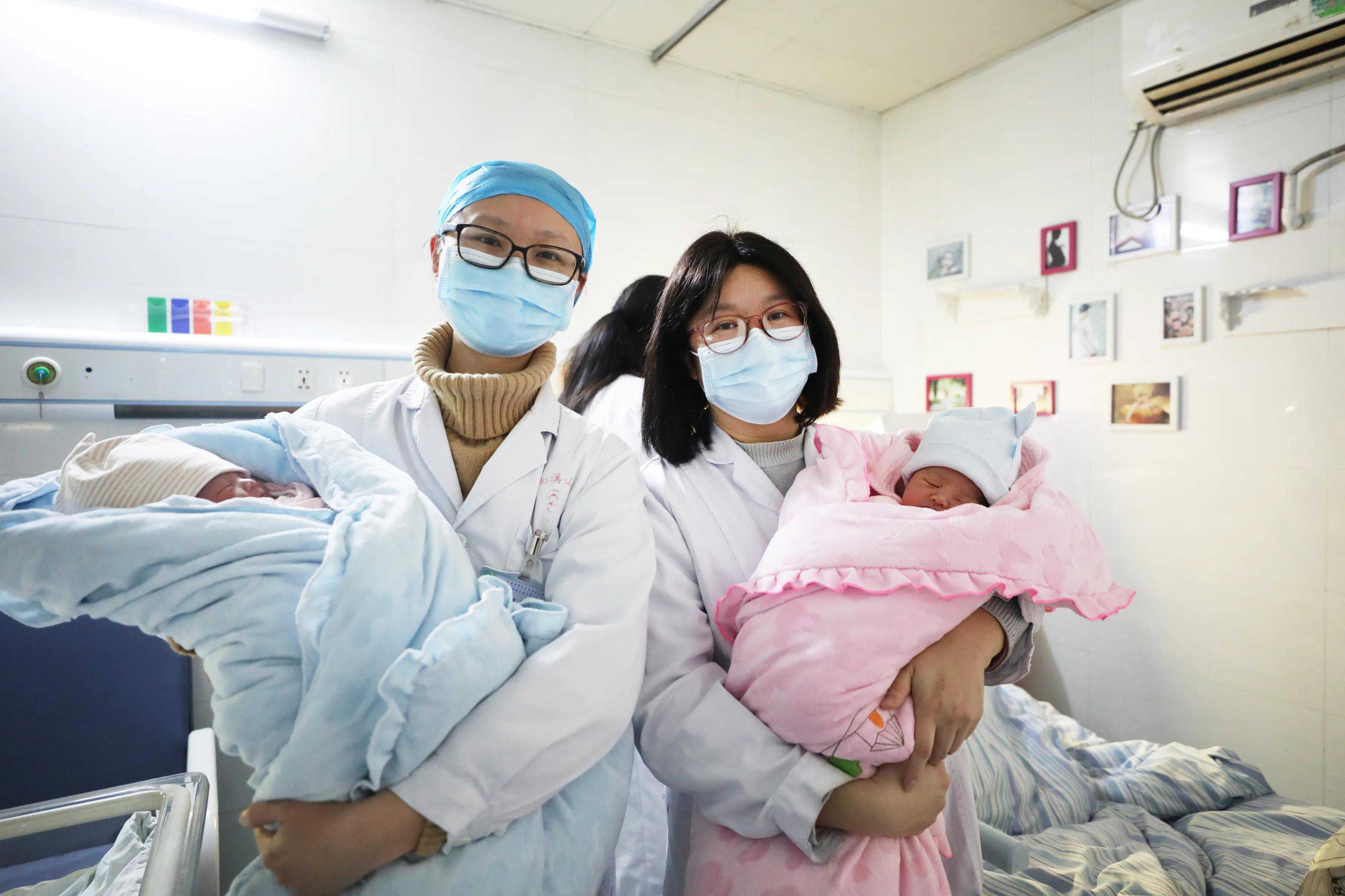 香港验血的费用多少,年货节宝妈“开盲盒”喜获双“诞”！南溪山医院辅助生